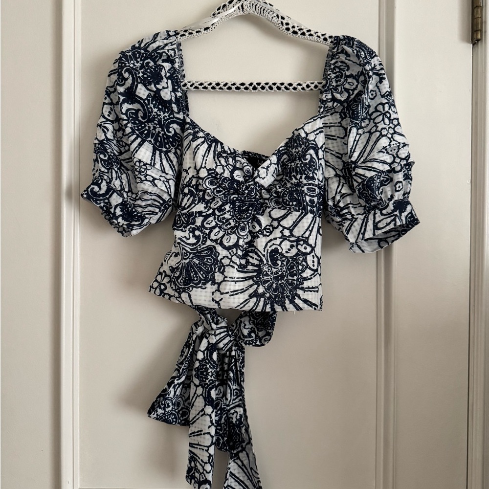 Lulu's Navy and White Floral Tie-Back Crop Top